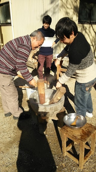 ポランで餅つき