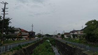 風…すこし冷たいのに湿気がすごくて…