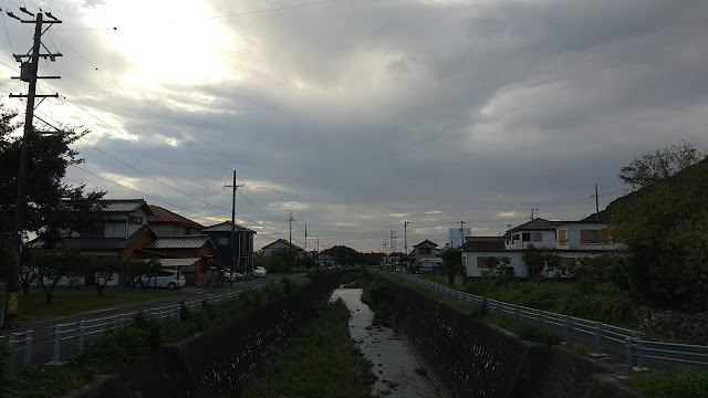 大粒の雨が少しだけ降った