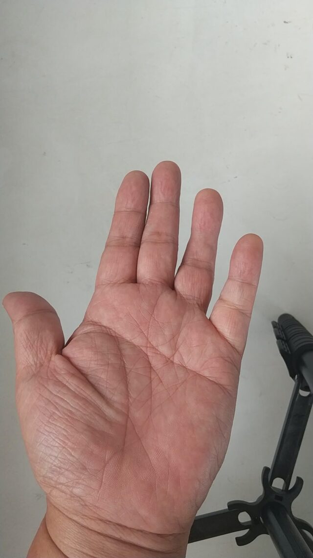 指曲げ写真で手相占い